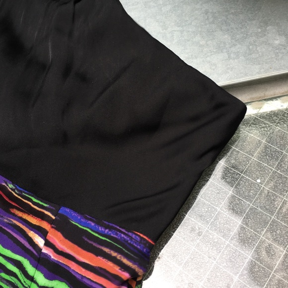 Alice & Olivia Flattering Dress - Picture 5 of 8